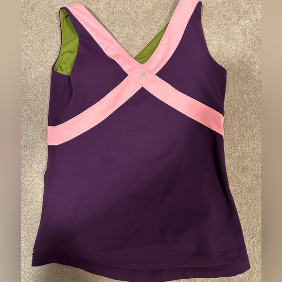 Lululemon Women’s Workout Shirt - Picture 2 of 5